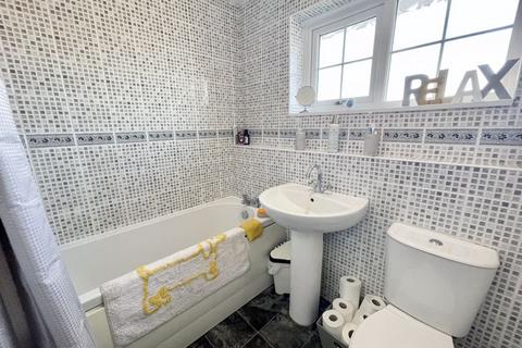 34 Queensway, Grimsby, DN37 9BA