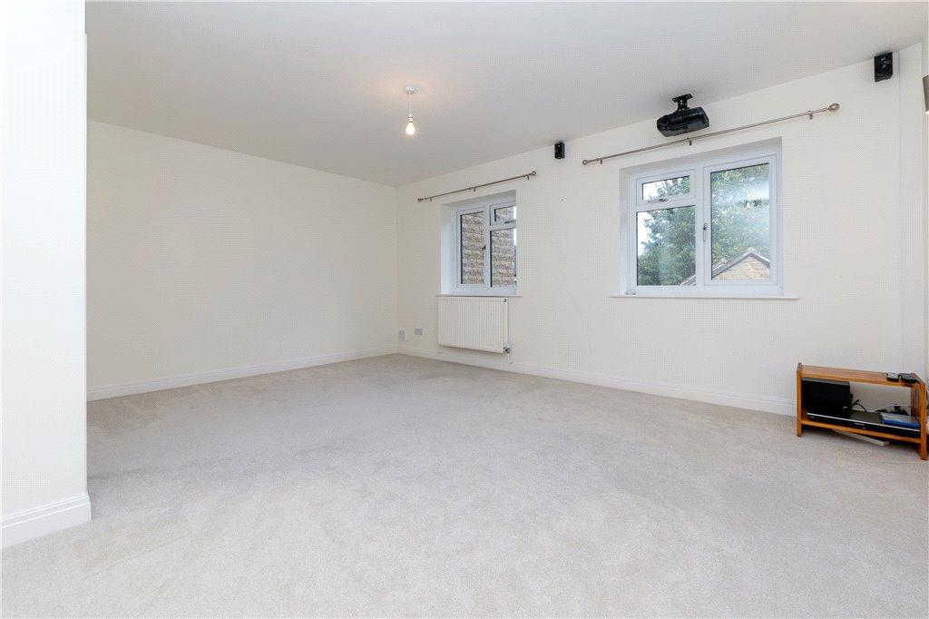 Carleton Avenue, Skipton, North Yorkshire 4 bed terraced house for sale