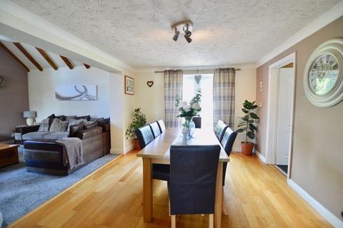 72 Burchnall Close, Deeping St James, Peterborough, PE6 8TG
