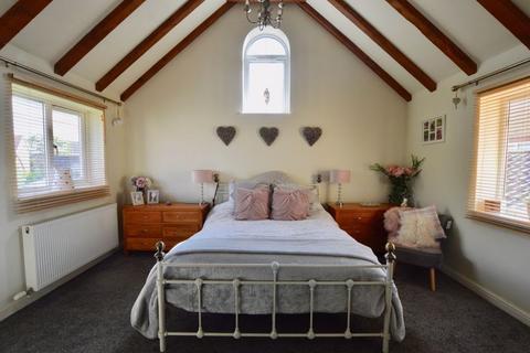 72 Burchnall Close, Deeping St James, Peterborough, PE6 8TG