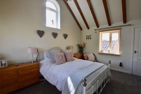72 Burchnall Close, Deeping St James, Peterborough, PE6 8TG