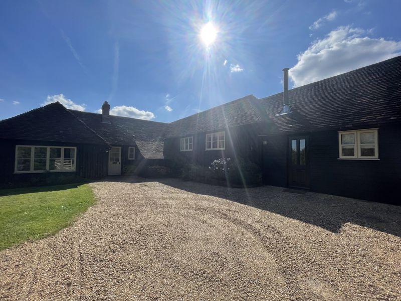 Upper Wardley, Liphook 3 bed property to rent £3,700 pcm (£854 pw)