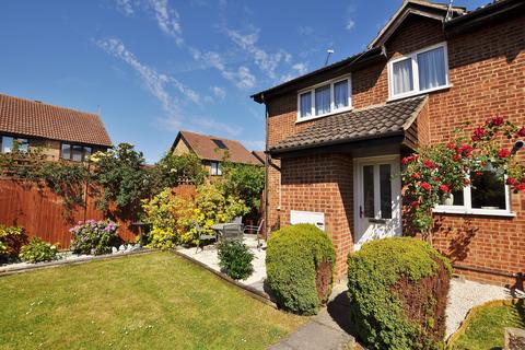 2 bedroom end of terrace house to rent, Woodger Close, Merrow Park, Guildford, Surrey, GU4