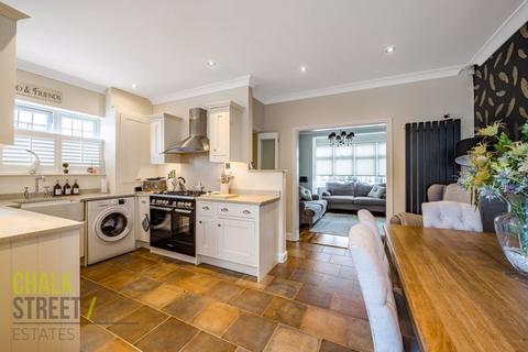 202 Alma Avenue, Hornchurch, RM12 6BL