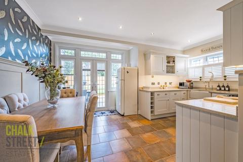 202 Alma Avenue, Hornchurch, RM12 6BL