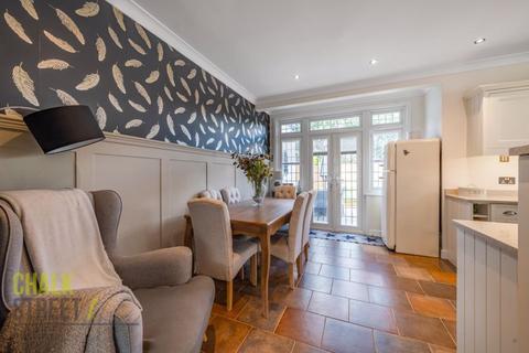 202 Alma Avenue, Hornchurch, RM12 6BL