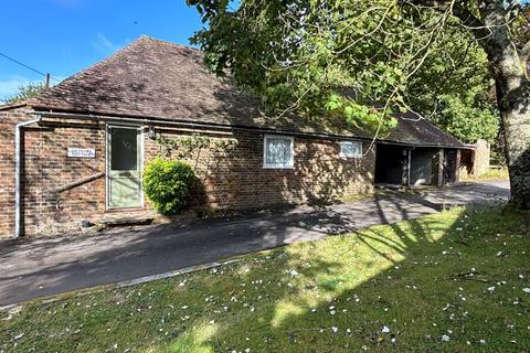 2 bedroom detached bungalow to rent, Frylands Lane, Wineham, Nr. Henfield