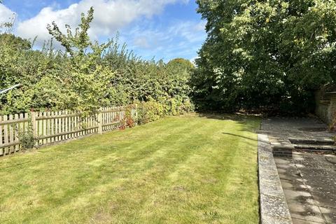 2 bedroom detached bungalow to rent, Frylands Lane, Wineham, Nr. Henfield