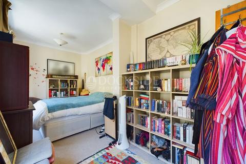 1 bedroom apartment to rent, Slipway House, E14