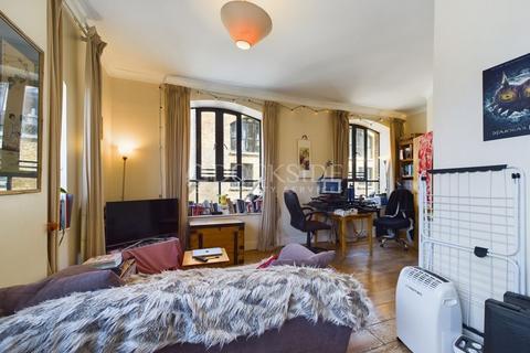 1 bedroom apartment to rent, Slipway House, E14