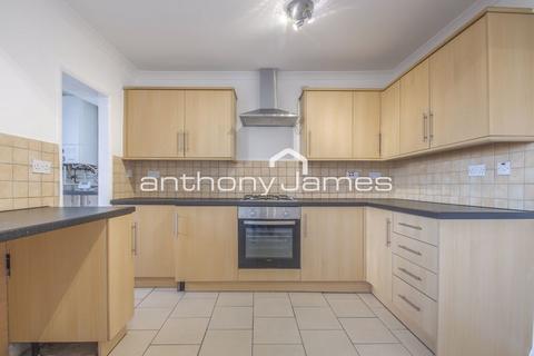 4 bedroom semi-detached house to rent, Barham Road, Dartford DA1