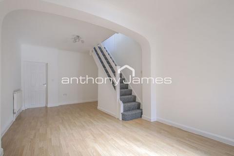 4 bedroom semi-detached house to rent, Barham Road, Dartford DA1