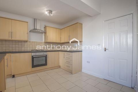 4 bedroom semi-detached house to rent, Barham Road, Dartford DA1