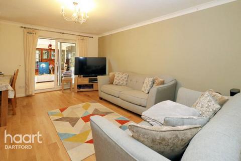 3 bedroom detached house to rent, The Green, Dartford