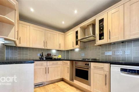 3 bedroom detached house to rent, The Green, Dartford