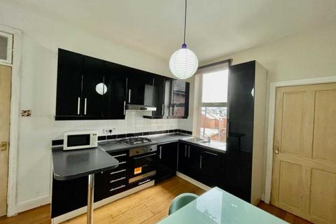 4 bedroom maisonette to rent, Prince Consort Road, Gateshead NE8