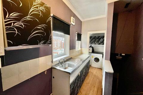 4 bedroom maisonette to rent, Prince Consort Road, Gateshead NE8