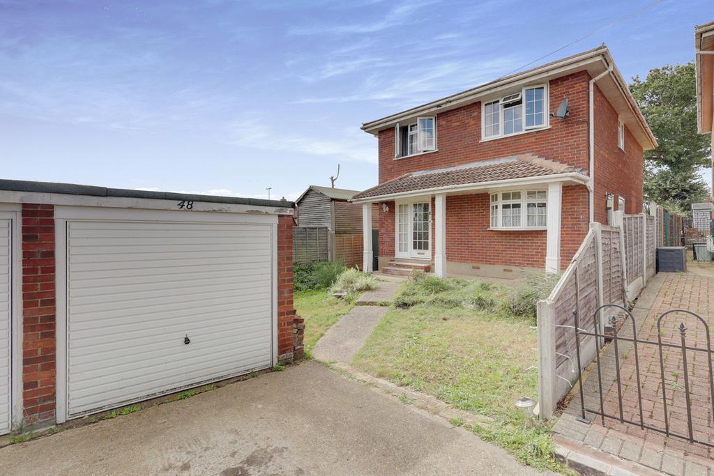 Shorefields, Benfleet, SS7 4 bed detached house for sale £450,000