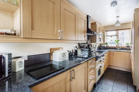 7 Hillcrest, Four Elms, Edenbridge, TN8 6NH