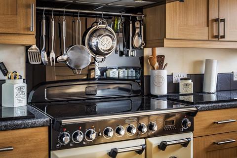 7 Hillcrest, Four Elms, Edenbridge, TN8 6NH