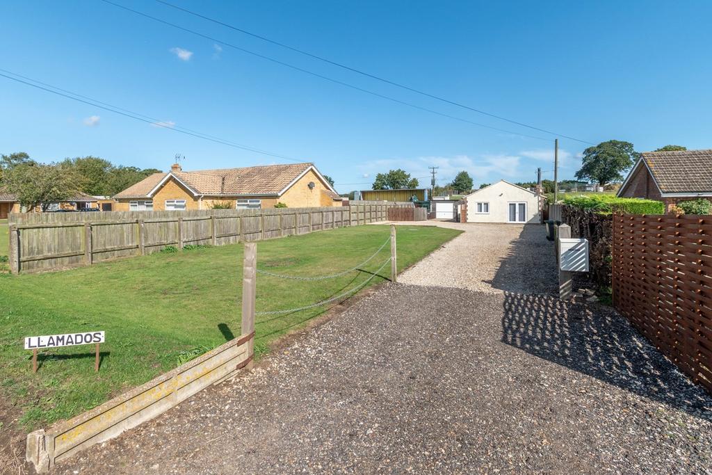 Fakenham Road, Stanhoe, PE31 2 bed detached bungalow for sale £300,000