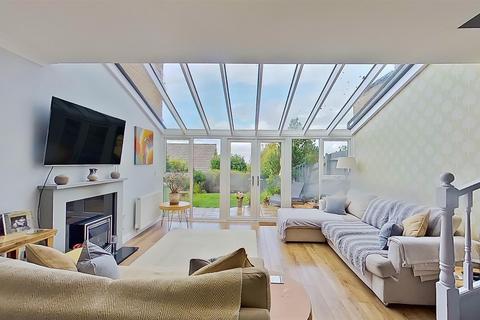 73 Darwin Close, Medbourne, Milton Keynes, MK5 6FF