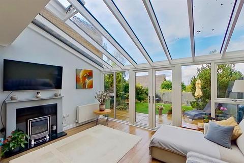 73 Darwin Close, Medbourne, Milton Keynes, MK5 6FF