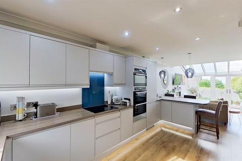 73 Darwin Close, Medbourne, Milton Keynes, MK5 6FF