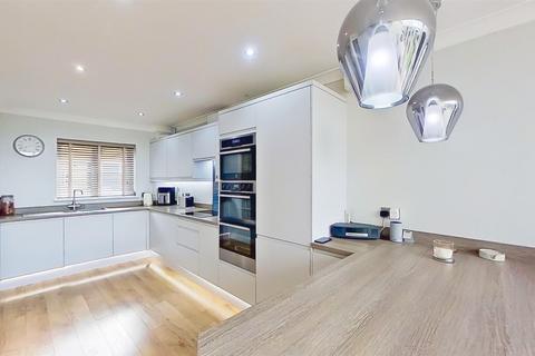 73 Darwin Close, Medbourne, Milton Keynes, MK5 6FF