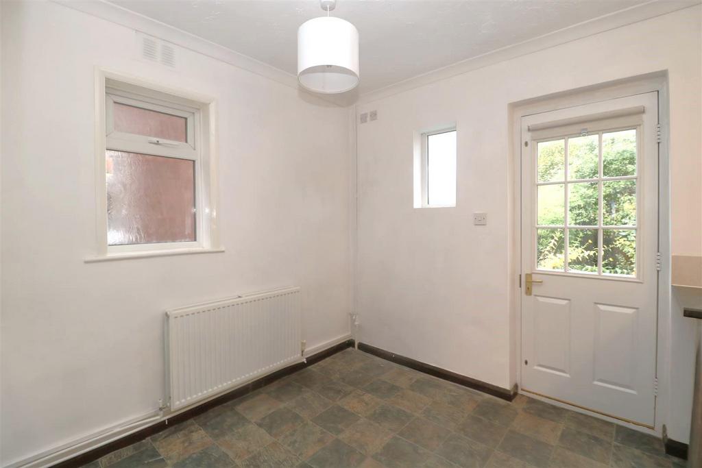 Arthur Street, Kenilworth 2 bed semidetached house £995 pcm (£230 pw)