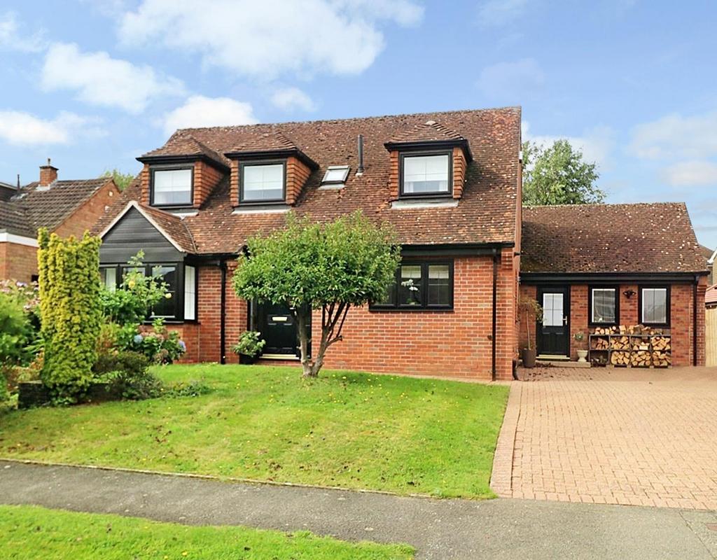 Inchbrook Road, Kenilworth 4 bed detached house £775,000