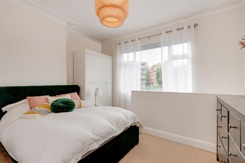 2 bedroom flat for sale - Belsize Crescent, Belsize Park NW3