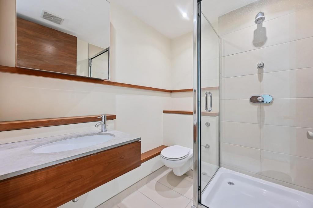 TEC - 718 Peninsula Apartments - Ensuite3 (1).jpg