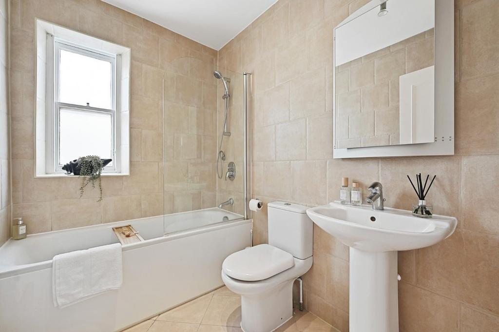 TEC - TFF, 58 Carlton Hill - Bathroom3 (1).jpg