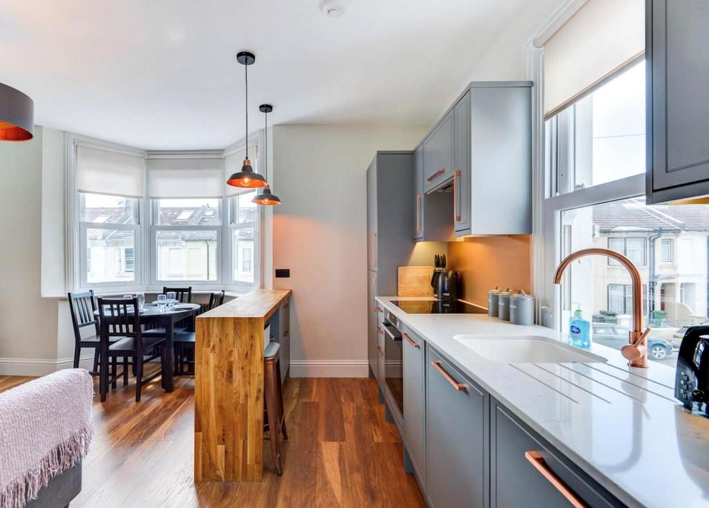 Coleridge Street, Hove 1 bed flat £1,300 pcm (£300 pw)