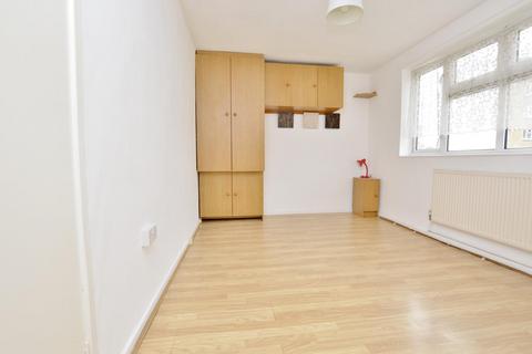 1 bedroom flat for sale, Ilford Lane, Ilford, IG1 2SQ