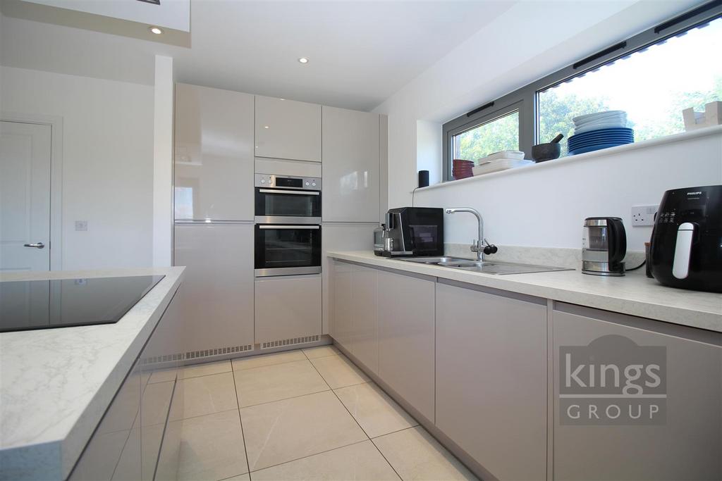 Kitchen 1.jpg