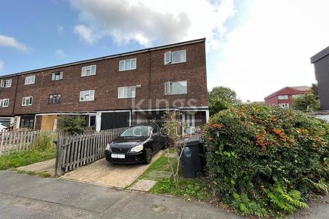 3 bedroom townhouse for sale - Long Leys, London
