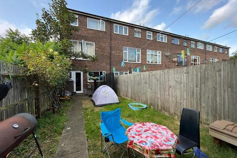21 Long Leys, London, E4 9LW