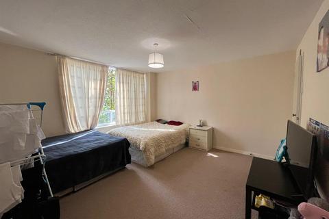 21 Long Leys, London, E4 9LW