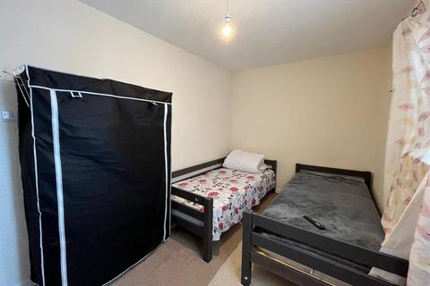 21 Long Leys, London, E4 9LW