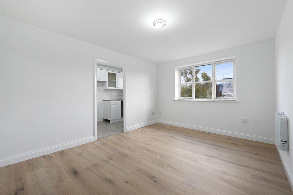 Draycott Close, London NW2 1 bed flat to rent £1,525 pcm (£352 pw)
