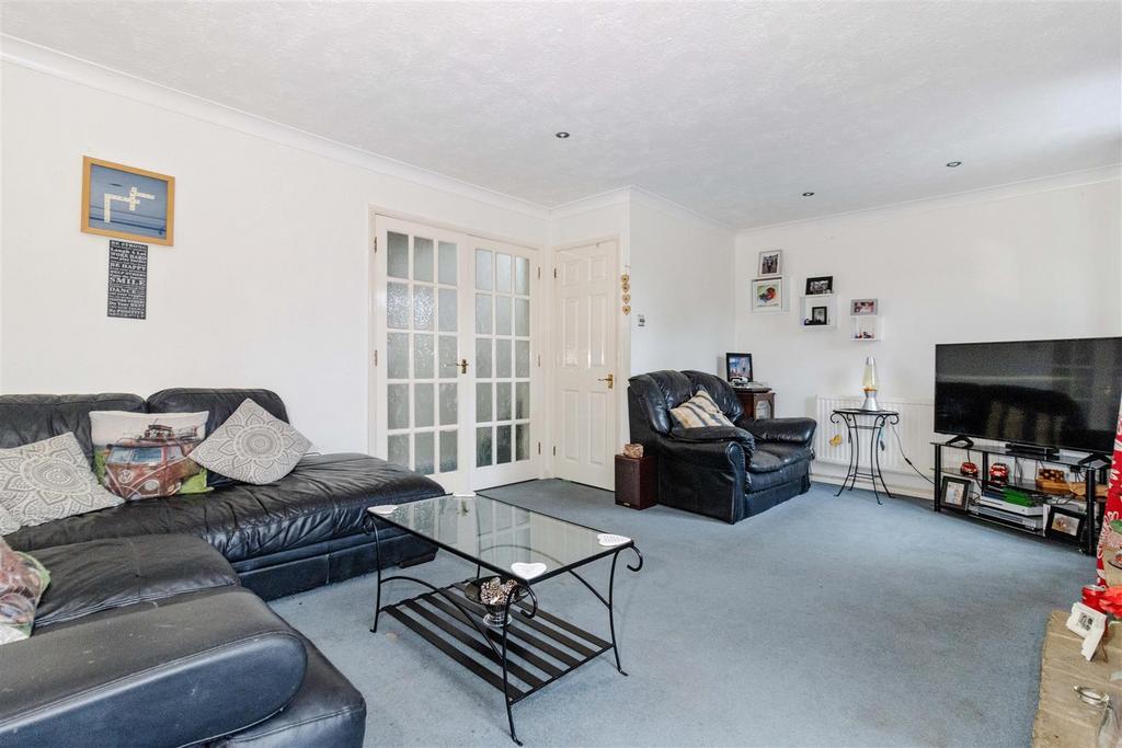 Carisbrooke Drive, Worthing 4 bed detached house for sale £400,000
