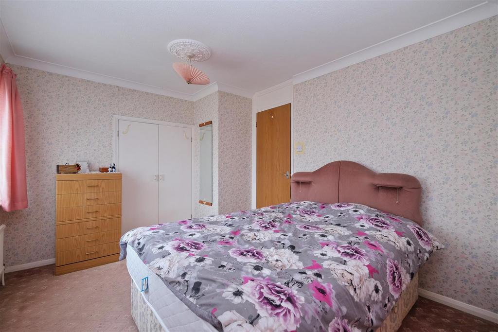 Shearwater Avenue, Whitstable 3 bed semidetached house for sale £350,000