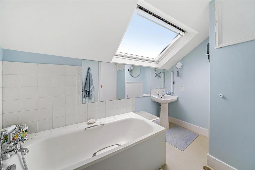 22 Dungarvan Avenue - 1 Lgtqgq9jyjbbrpx2 Mew.jpg