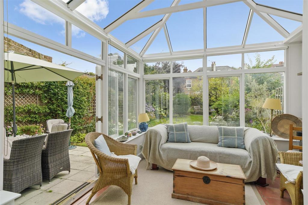 22 Dungarvan Avenue - 1 FQrivr3m7ry ZNSlay WU.jpg