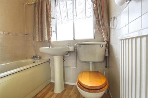 2 Myddleton Path, Cheshunt, Waltham Cross, EN7 5BP