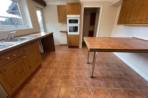 3 Danlan Road, Pembrey, Burry Port, SA16 0UF