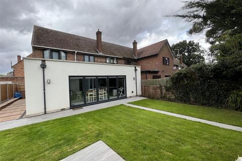 5 Oakbank, Hutton, Brentwood, CM13 1DN