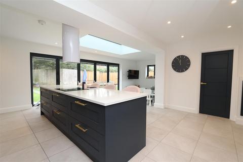 5 Oakbank, Hutton, Brentwood, CM13 1DN